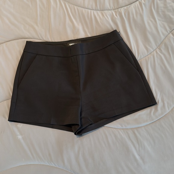 Two pairs of Express Shorts. Black and white. size 6. - Picture 2 of 7